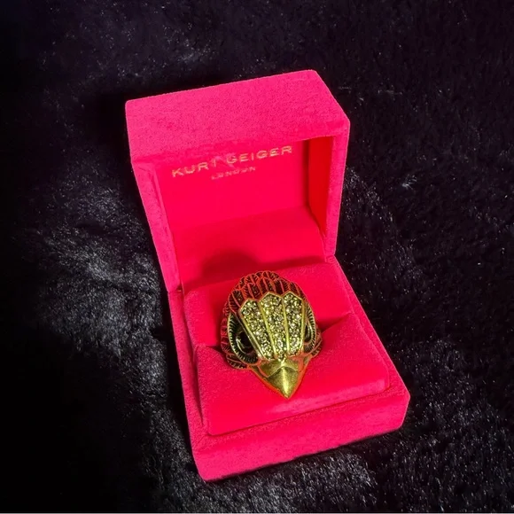 🦅✨ Kurt Geiger Gold Eagle Head Crystal XL Ring - Picture 8 of 11